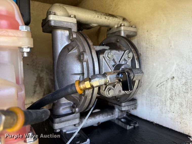 image for item DS3846 2013 Mack CHU613 fuel / lube truck