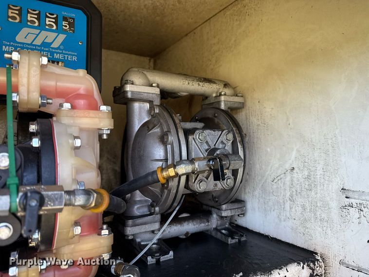 image for item DS3846 2013 Mack CHU613 fuel / lube truck