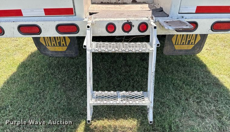 image for item DS3846 2013 Mack CHU613 fuel / lube truck