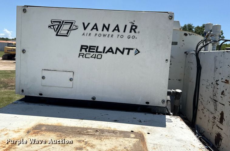 image for item DS3846 2013 Mack CHU613 fuel / lube truck