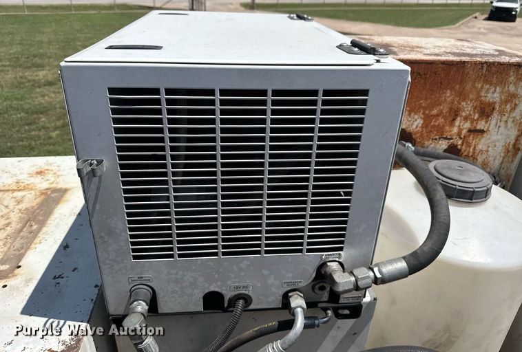 image for item DS3846 2013 Mack CHU613 fuel / lube truck