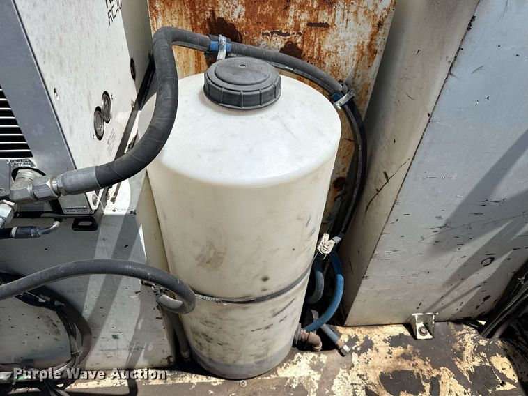 image for item DS3846 2013 Mack CHU613 fuel / lube truck