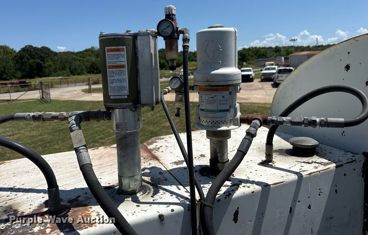 image for item DS3846 2013 Mack CHU613 fuel / lube truck