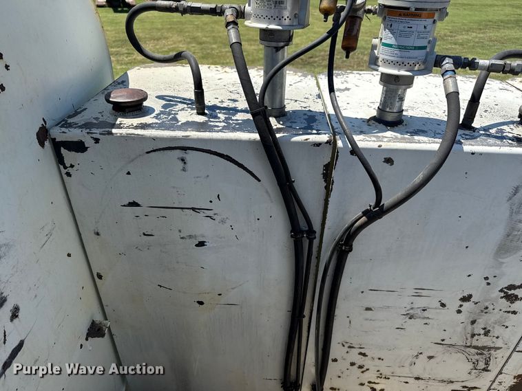 image for item DS3846 2013 Mack CHU613 fuel / lube truck