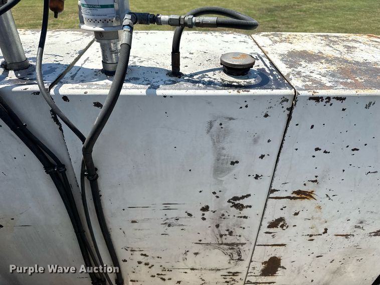 image for item DS3846 2013 Mack CHU613 fuel / lube truck