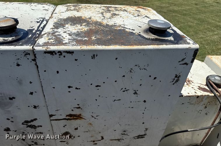 image for item DS3846 2013 Mack CHU613 fuel / lube truck