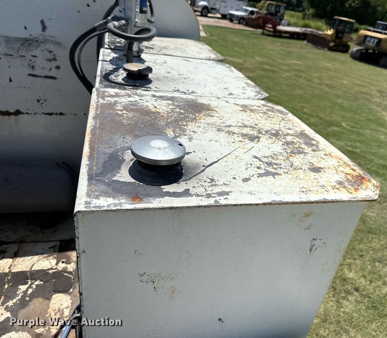 image for item DS3846 2013 Mack CHU613 fuel / lube truck