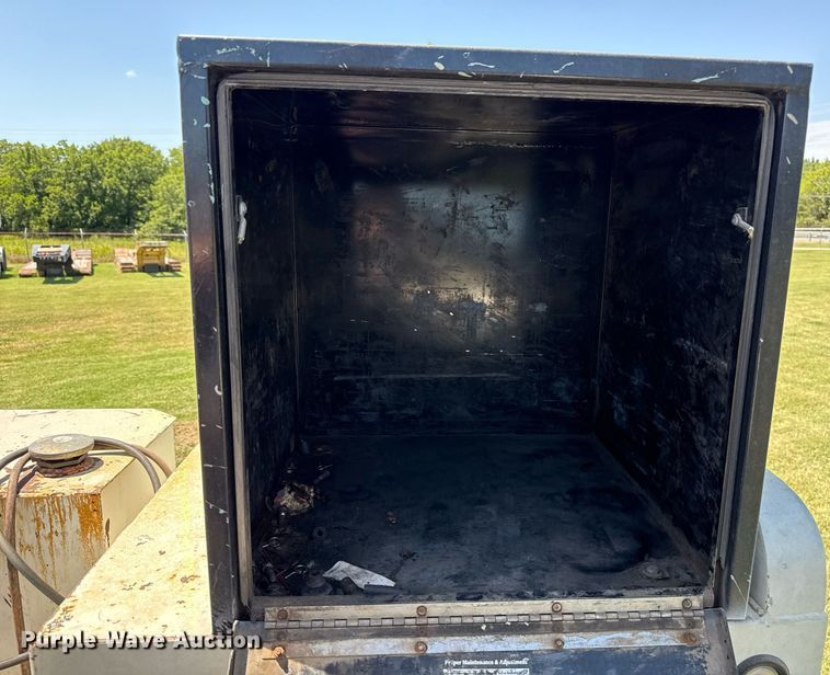 image for item DS3846 2013 Mack CHU613 fuel / lube truck