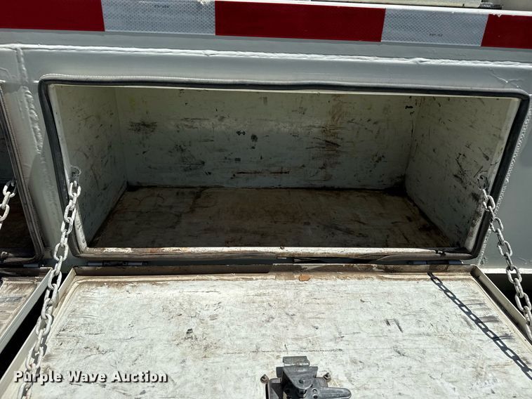 image for item DS3846 2013 Mack CHU613 fuel / lube truck