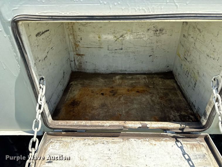 image for item DS3846 2013 Mack CHU613 fuel / lube truck