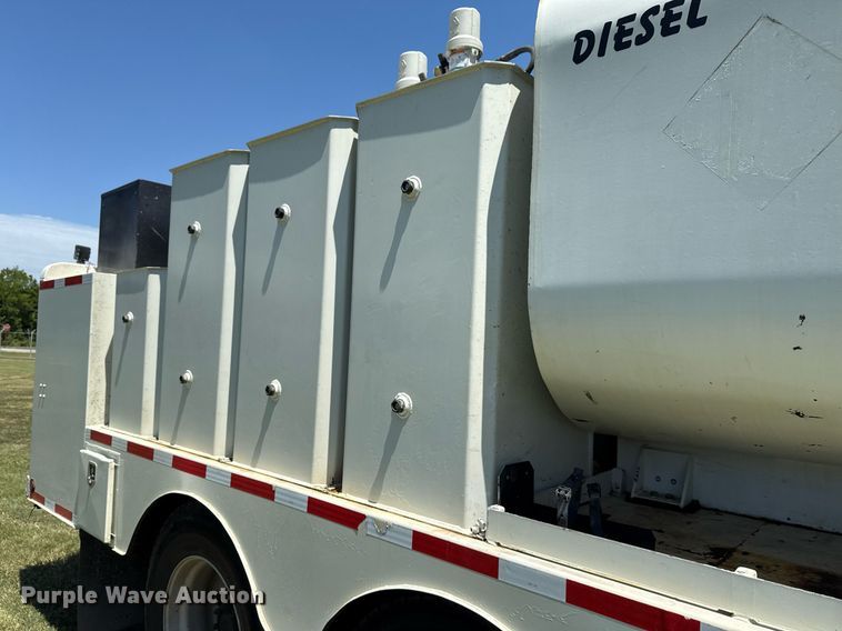 image for item DS3846 2013 Mack CHU613 fuel / lube truck