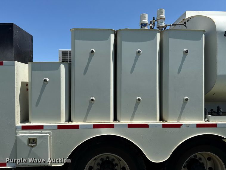 image for item DS3846 2013 Mack CHU613 fuel / lube truck