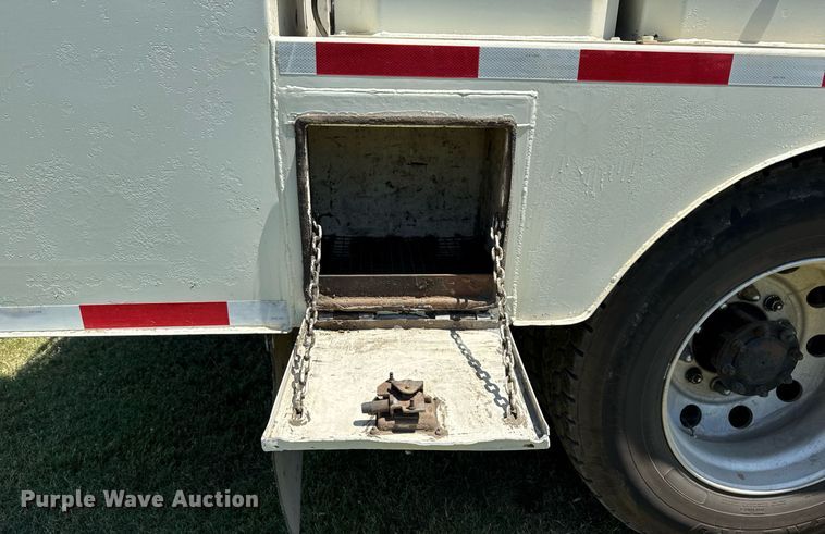 image for item DS3846 2013 Mack CHU613 fuel / lube truck