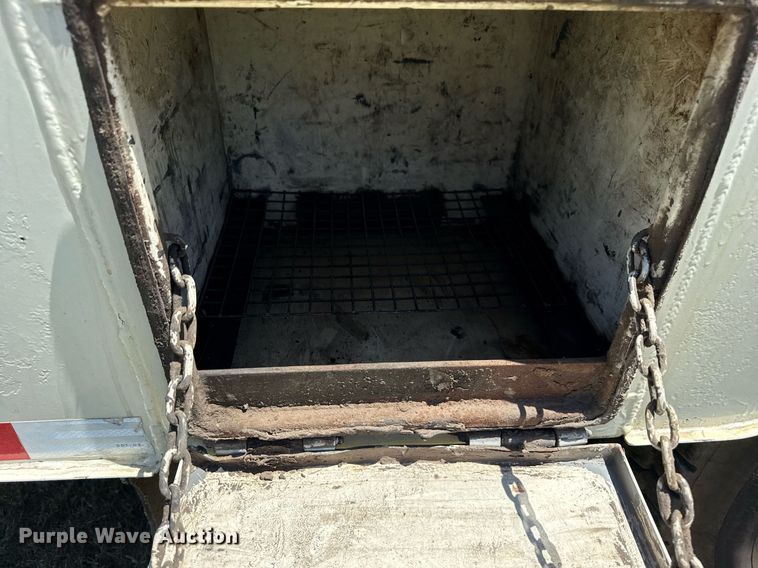 image for item DS3846 2013 Mack CHU613 fuel / lube truck