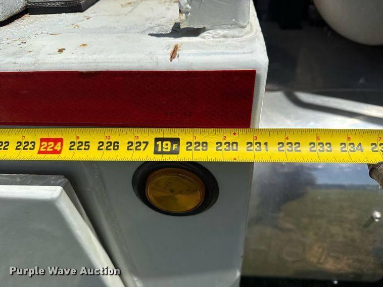 image for item DS3846 2013 Mack CHU613 fuel / lube truck