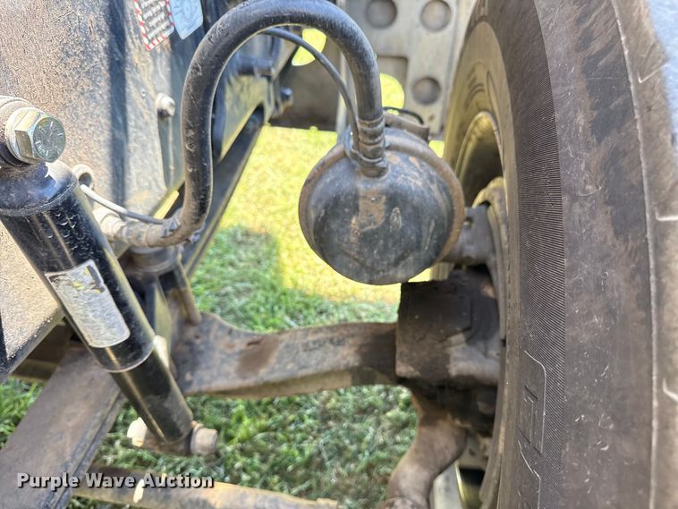 image for item DS3846 2013 Mack CHU613 fuel / lube truck