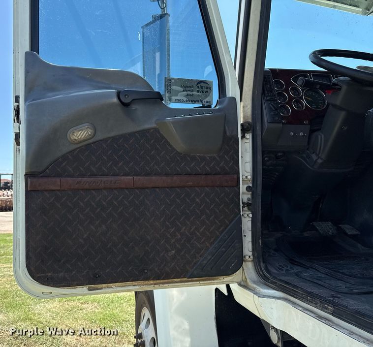 image for item DS3846 2013 Mack CHU613 fuel / lube truck