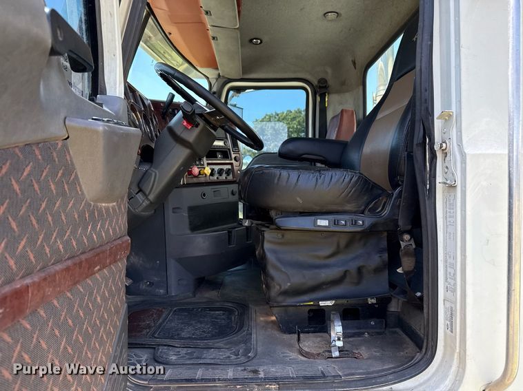 image for item DS3846 2013 Mack CHU613 fuel / lube truck