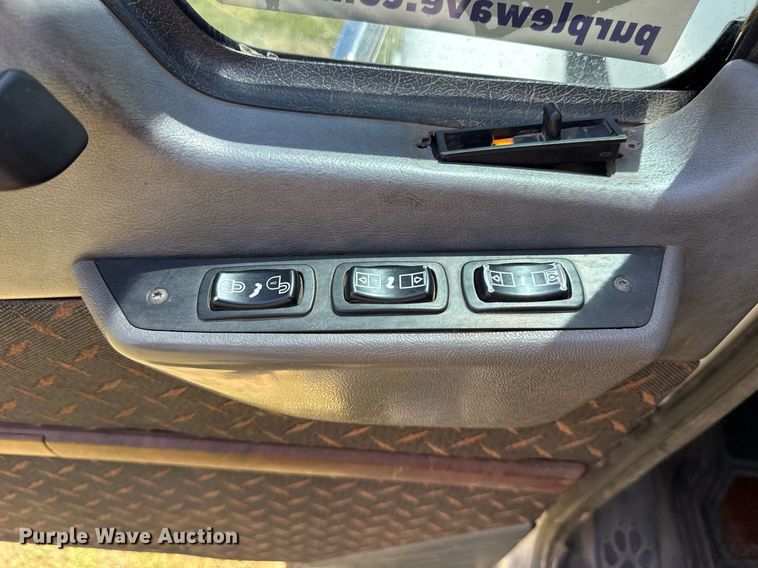 image for item DS3846 2013 Mack CHU613 fuel / lube truck