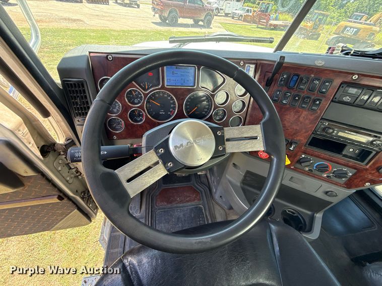 image for item DS3846 2013 Mack CHU613 fuel / lube truck