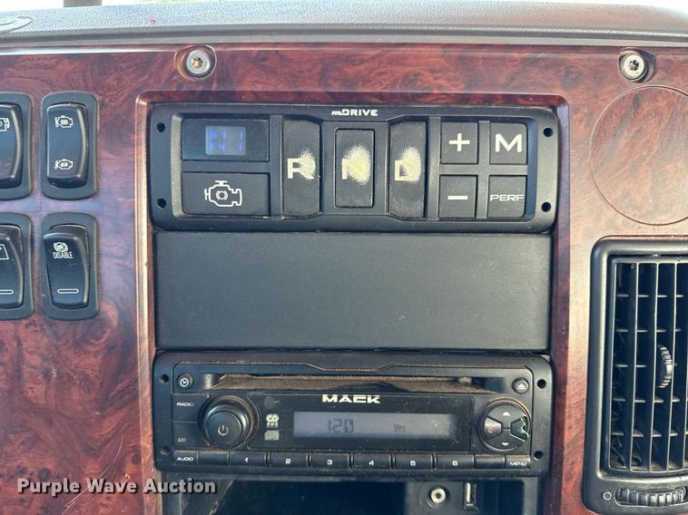 image for item DS3846 2013 Mack CHU613 fuel / lube truck