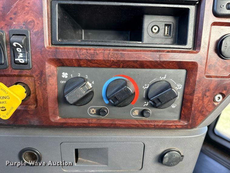 image for item DS3846 2013 Mack CHU613 fuel / lube truck