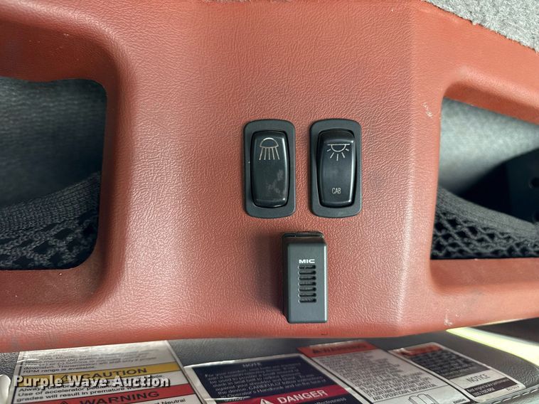 image for item DS3846 2013 Mack CHU613 fuel / lube truck