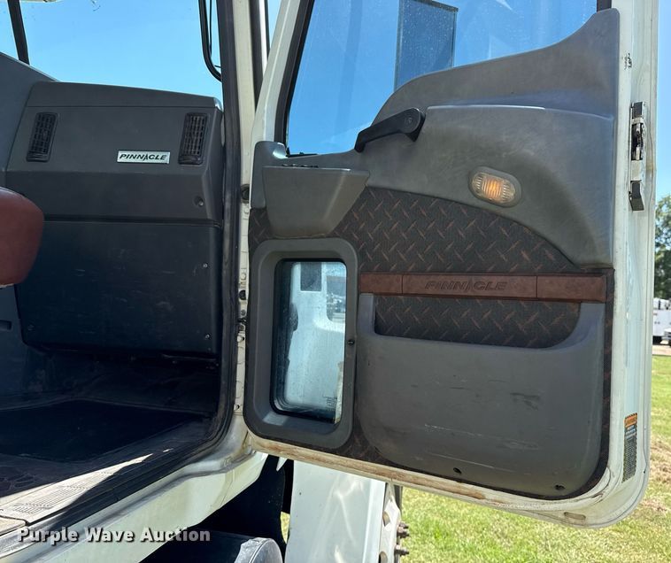 image for item DS3846 2013 Mack CHU613 fuel / lube truck