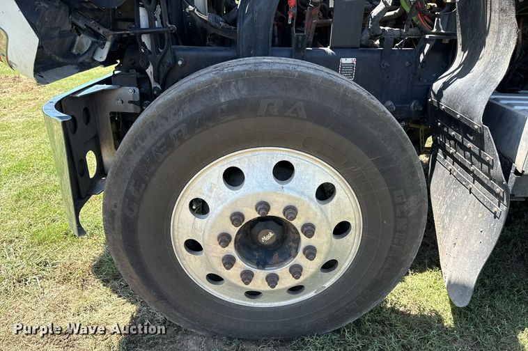 image for item DS3846 2013 Mack CHU613 fuel / lube truck