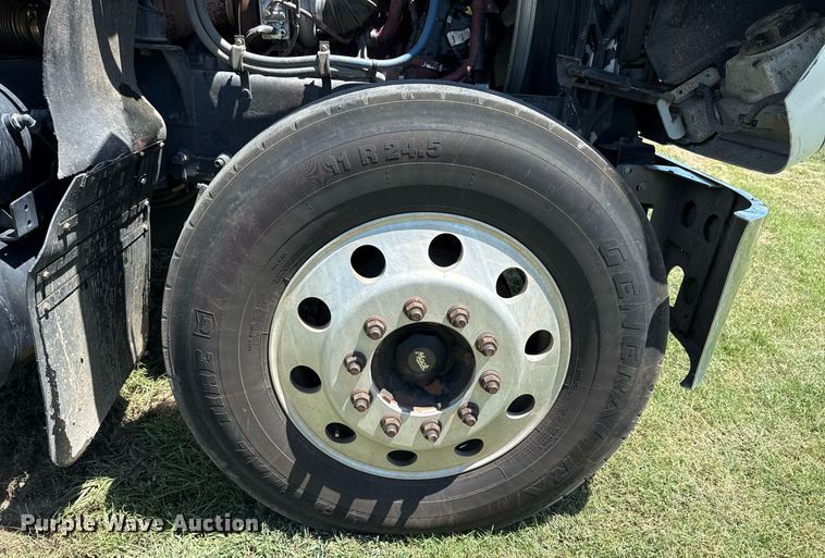 image for item DS3846 2013 Mack CHU613 fuel / lube truck