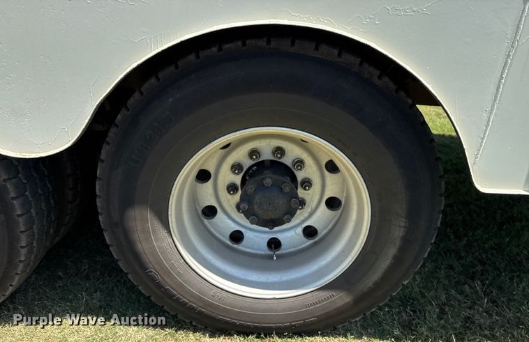 image for item DS3846 2013 Mack CHU613 fuel / lube truck