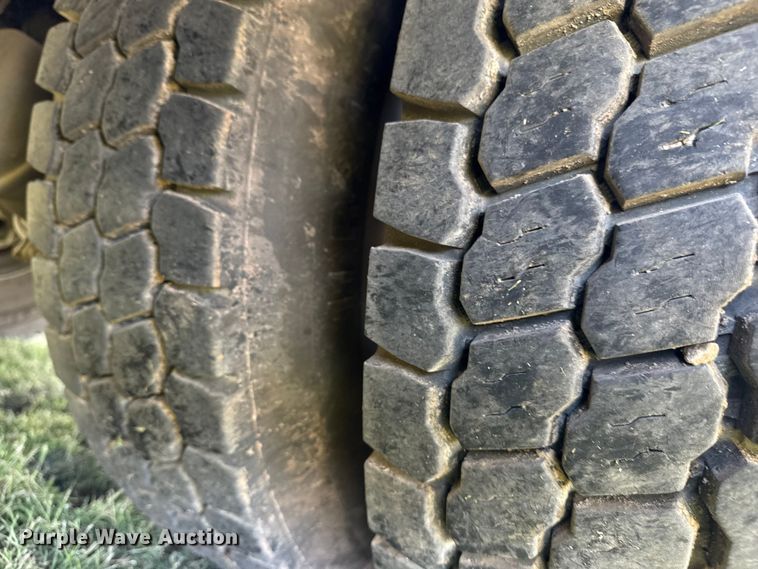 image for item DS3846 2013 Mack CHU613 fuel / lube truck