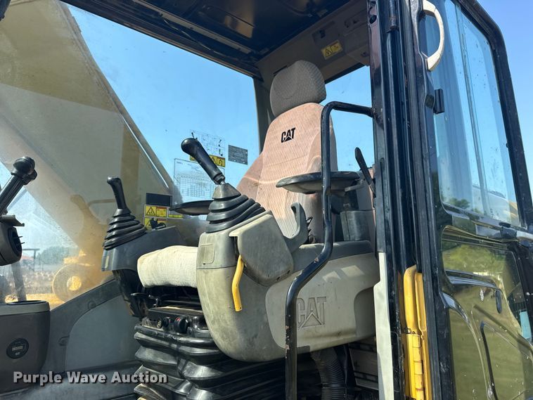 image for item DS3847 2008 Caterpillar 324D L excavator