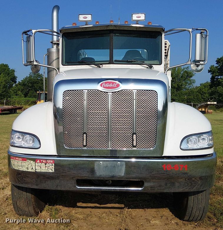 image for item DS3849 2006 Peterbilt 335 utility / service truck