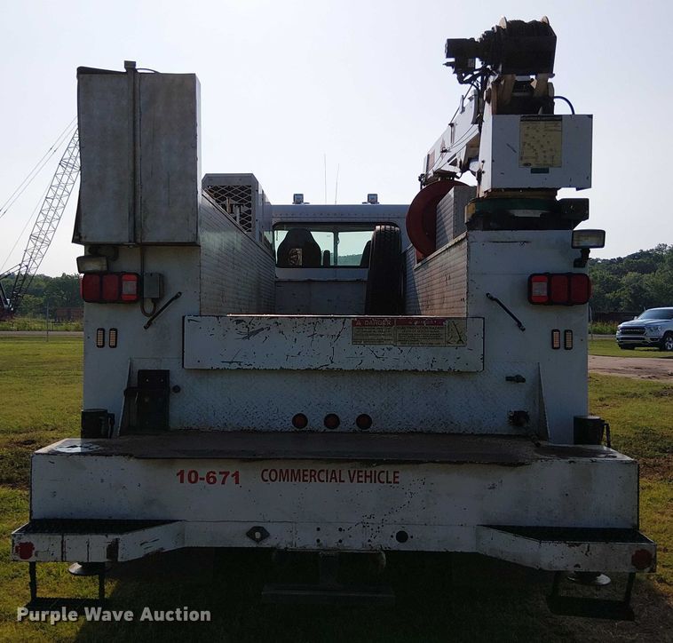 image for item DS3849 2006 Peterbilt 335 utility / service truck