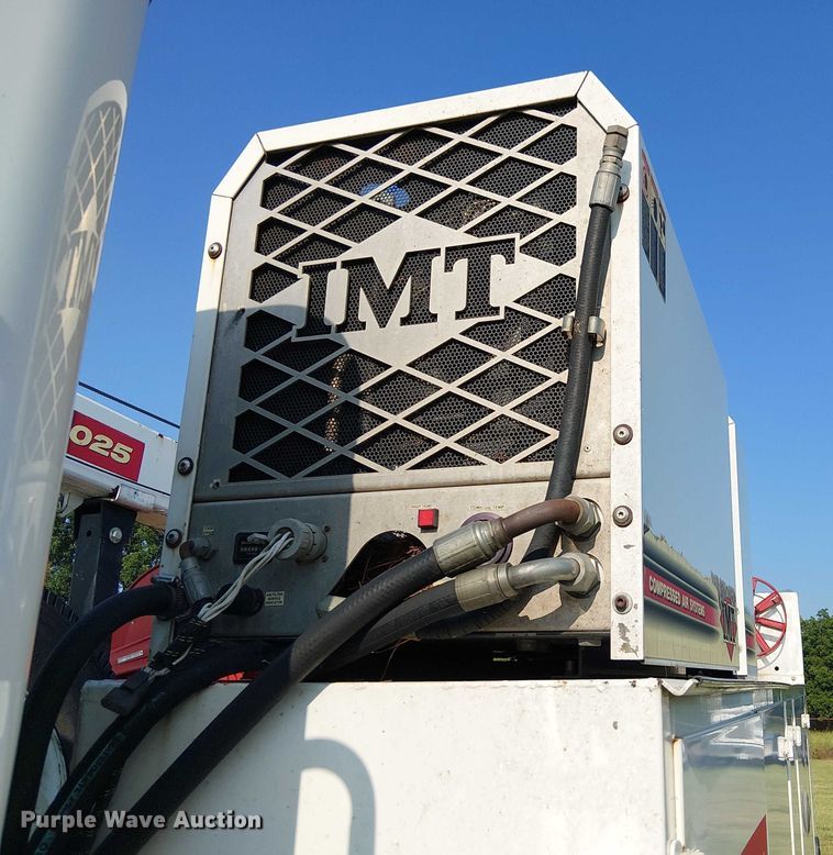 image for item DS3849 2006 Peterbilt 335 utility / service truck