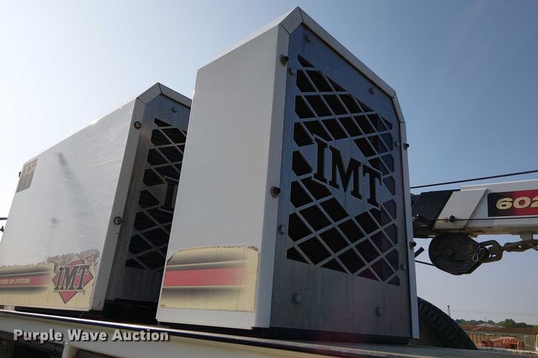 image for item DS3849 2006 Peterbilt 335 utility / service truck