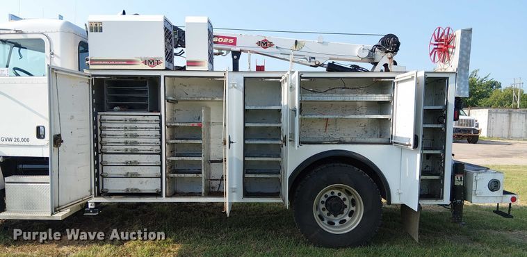 image for item DS3849 2006 Peterbilt 335 utility / service truck