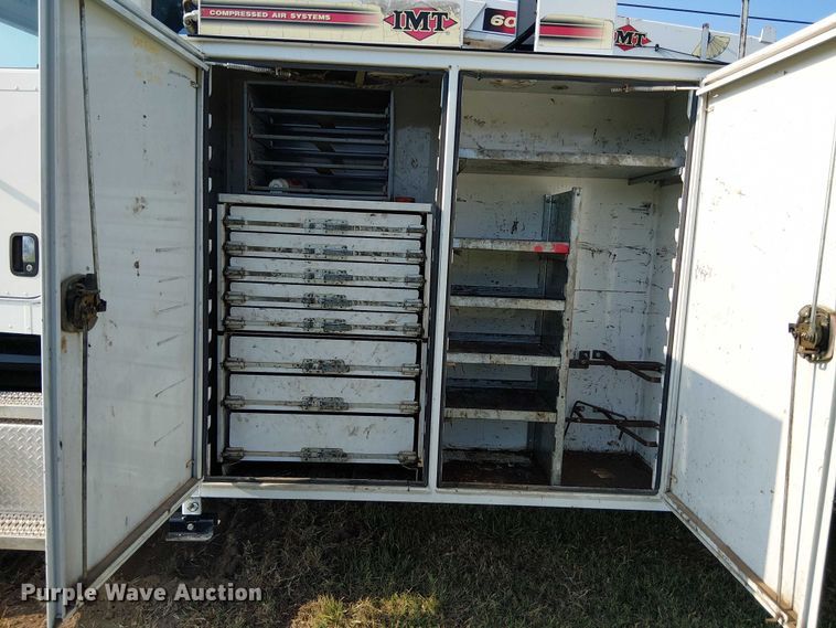 image for item DS3849 2006 Peterbilt 335 utility / service truck