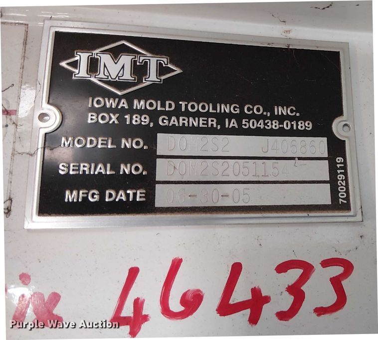 image for item DS3849 2006 Peterbilt 335 utility / service truck