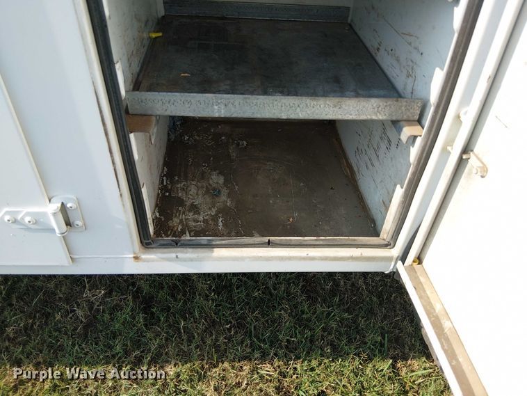 image for item DS3849 2006 Peterbilt 335 utility / service truck