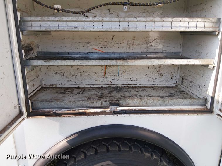 image for item DS3849 2006 Peterbilt 335 utility / service truck