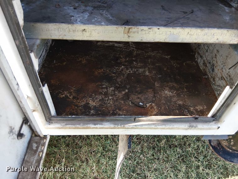 image for item DS3849 2006 Peterbilt 335 utility / service truck