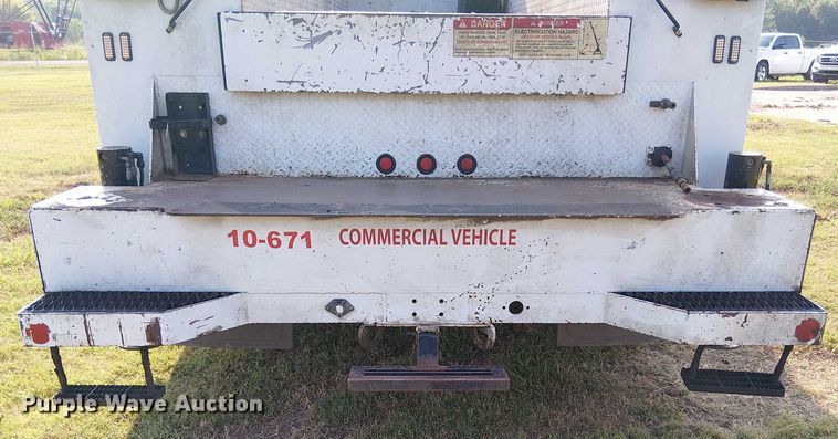 image for item DS3849 2006 Peterbilt 335 utility / service truck