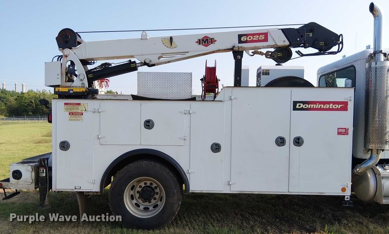 image for item DS3849 2006 Peterbilt 335 utility / service truck