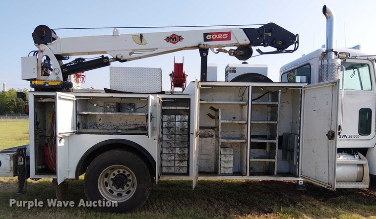 image for item DS3849 2006 Peterbilt 335 utility / service truck