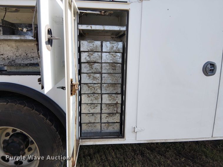 image for item DS3849 2006 Peterbilt 335 utility / service truck