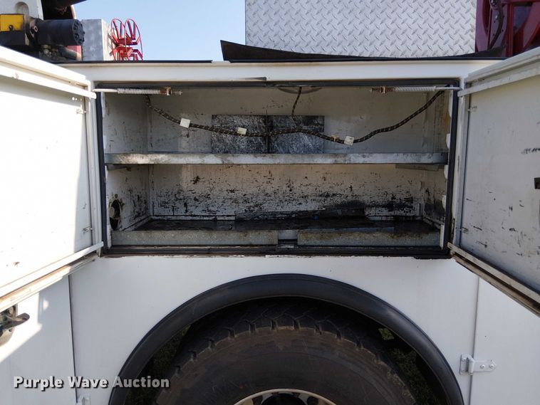 image for item DS3849 2006 Peterbilt 335 utility / service truck