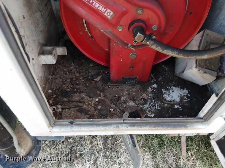 image for item DS3849 2006 Peterbilt 335 utility / service truck