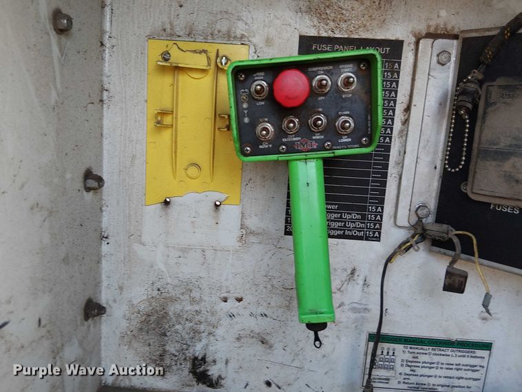 image for item DS3849 2006 Peterbilt 335 utility / service truck